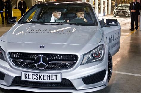 Daimler Investiert Eine Milliarde Euro In Neues Werk In Ungarn