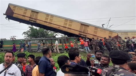 Zugunglück in Indien Mindestens 15 Tote bei Kollision Video