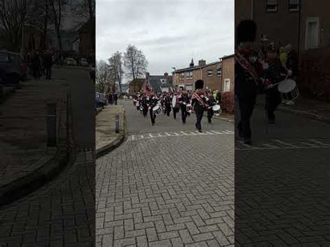 Schutterij St Martinus Vaesrade Tijdens De Optocht In Voasje YouTube