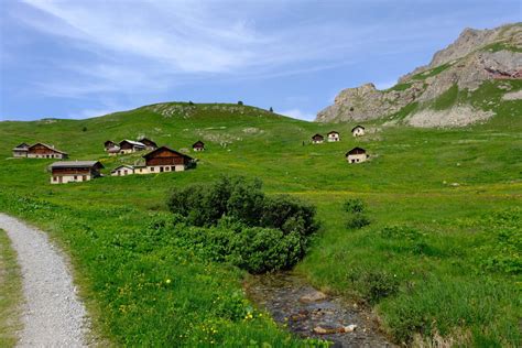 Lac De N Al Par Les Chalets De Clapeyto