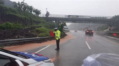 Foto Longsor Di Tol Pandaan Malang