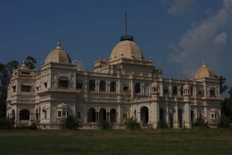 Salman Rashid: Bahawalpur Baroque - Sadiqgarh Palace, Dera Nawab Sahib