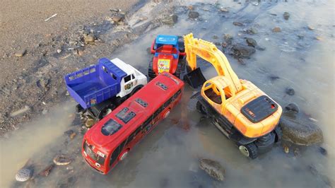 Berburu Mainan Di Sungai Tayo Excavator Bus Truk YouTube