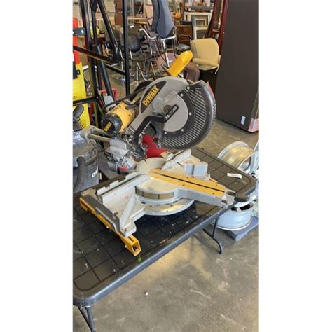 Dewalt Dw718 Compound Mitre Saw Working