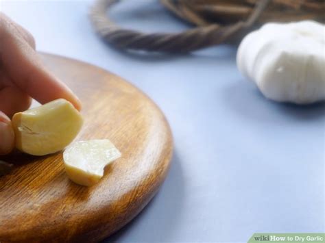 How to Dry Garlic: Air-Drying, Baking & Dehydrating