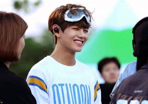 Box Smile😁 Kim Taehyung V Amino