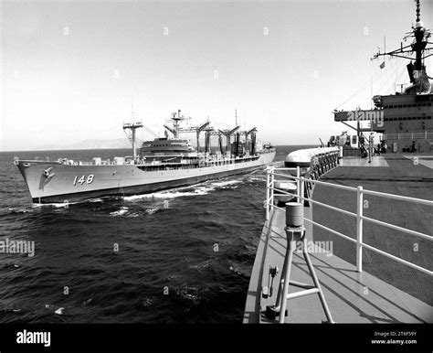 Uss Ponchatoula Ao 148 Uss Blue Ridge Lcc 19 1991 Stock Photo Alamy