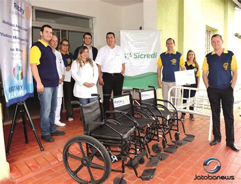 Sicredi E Rotary Club Doam Cadeira De Rodas Para O Hospital S O Vicente