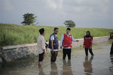 Rektor USM Apresiasi Mahasiswa Yang Terlibat Penanganan Banjir Demak