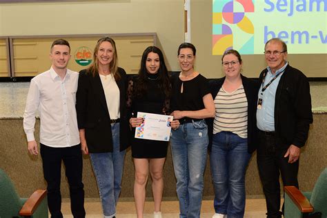 Cic Jovem Entrega Certificados Do Projeto Empreendedor J Nior A