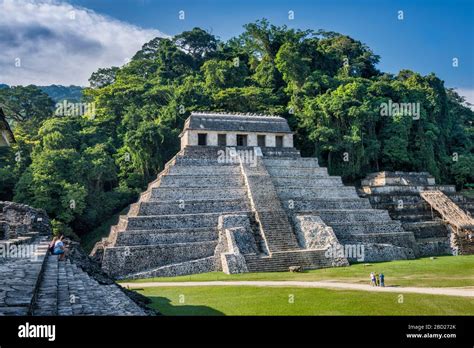 Templo De Las Inscripciones De El Palacio Ruinas Mayas En El Sitio