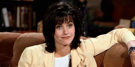 Friends: 10 Signs You're The Monica Of Your Friend Group