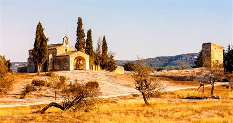 Top 10 Des Plus Beaux Villages Des Alpilles Beaux Villages Monument