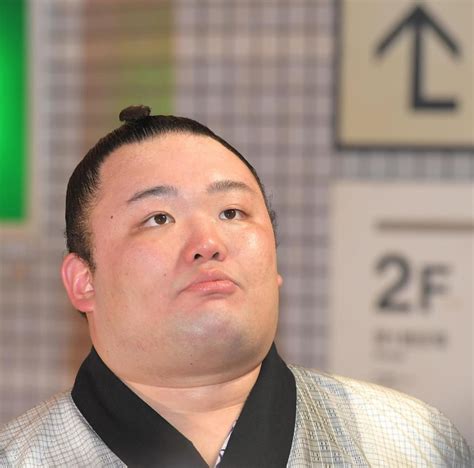 朝乃山の肘が先に軍配差し違えで4敗目 千秋楽は貴景勝戦スポーツデイリースポーツ Online