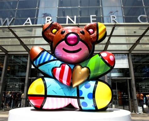 Romero Britto Sculptures Welcome Visitors to NYC | Romero britto, Art web, Happy art