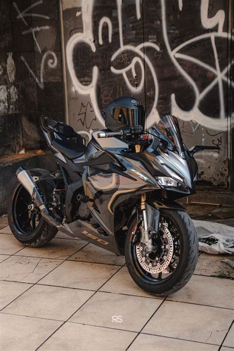 Yamaha R1 High Performance Sportbike Born To Race Di 2023 Mobil