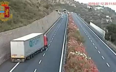 Imperia Camionista Ubriaco Contromano In Autostrada Per 2 Km VIDEO