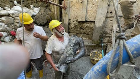 Incre Ble Hallazgo Etrusco En Italia Santuario Con Estatuas Coronas