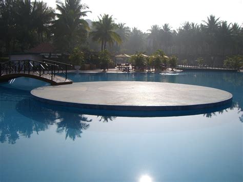 Footmarks of a traveller: Golden Palm Spa resort, Bangalore