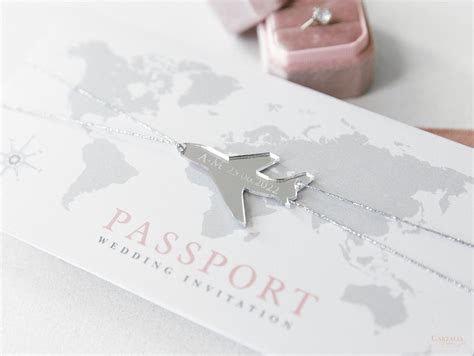 Invitation Passeport Argent Dans Une Enveloppe Pocketfold Avec