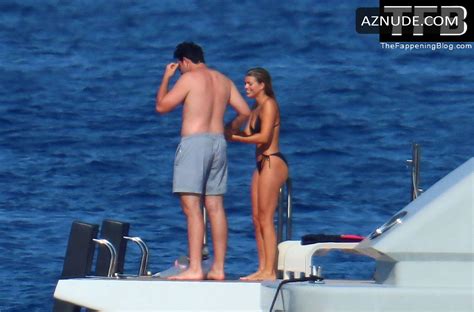 Sofia Richie Sexy Seen Flaunting Her Hot Bikini Body On Vacation With Elliot Grainge In France