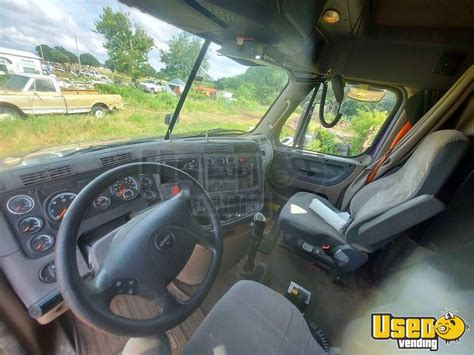 Freightliner Cascadia Sleeper Cab Semi Truck And Quarter