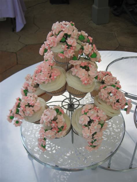 107 best Bridal shower cupcakes images on Pinterest | Bridal shower ...