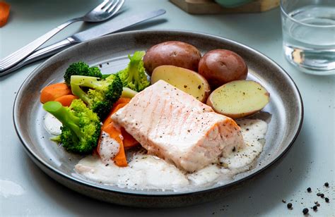 Ovnsbakt Laks Med Kremet Fiskesaus Og Brokkoli Sunne Oppskrifter Fra