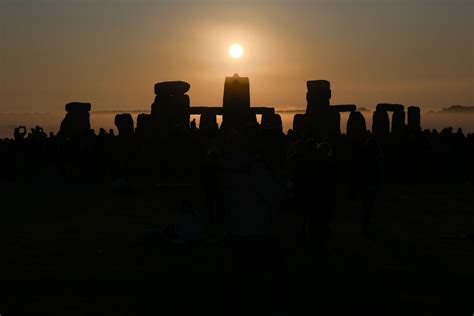 Photos: Thousands celebrate summer solstice at Stonehenge - The ...