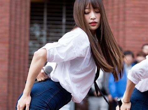 13 Sexy Stage Captures Of Exid Hanis Dancing