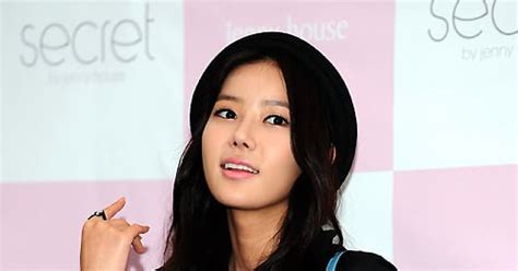 사진 임수향 빛나는 도자기 피부