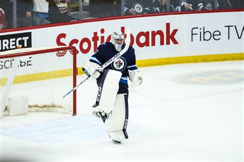 Winnipeg Jets Connor Hellebuyck Rated Third Best Goalie In Nhl