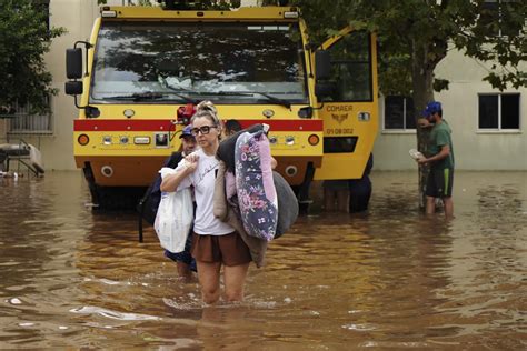 75 Muertos 103 Desaparecidos Por Inundaciones En Brasil