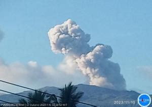 Gunung Ibu Erupsi Pagi Ini Letusan 1 000 Meter Di Atas Puncak