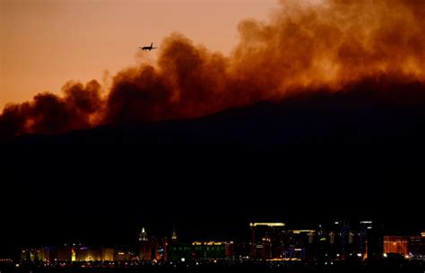 Wildfire burns near Las Vegas - Photo 1 - Pictures - CBS News