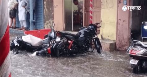 Pune Rain News पुण्यात सलग दुसऱ्या दिवशी मुसळधार वाहनंही गेली वाहून