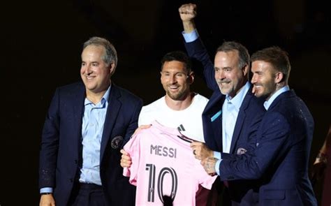 Statstriker News Lionel Messi Appears For The First Time In Front