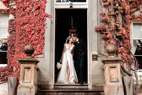 Timeless and Elegant Carlowrie Castle Wedding | Junebug Weddings