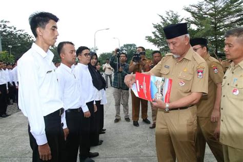 Cpns Kota Padang Terima Sk Sebanyak Orang Diserahkan Langsung Oleh