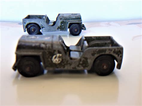 Two Vintage Tootsie Toy Army Military Jeeps Usa Diecast Toy Car Pressed Metal 50 S Toy Jeep