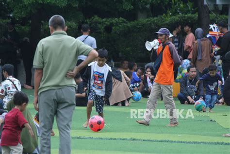 Libur Panjang Alun Alun Kota Bandung Ramai Pengunjung Republika Online