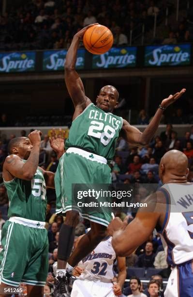 227 Boston Celtics Tony Delk Photos & High Res Pictures - Getty Images