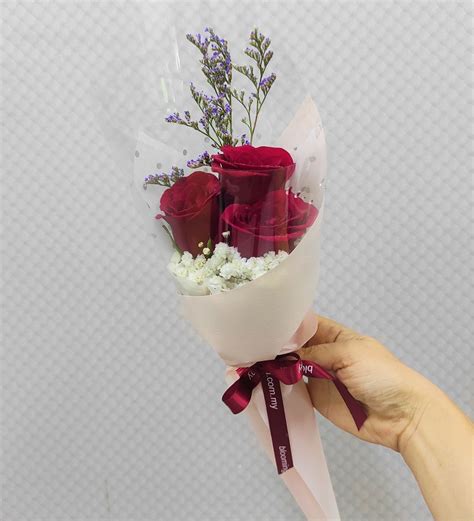 3 red roses in a hand bouquet - www.blooming.com.my