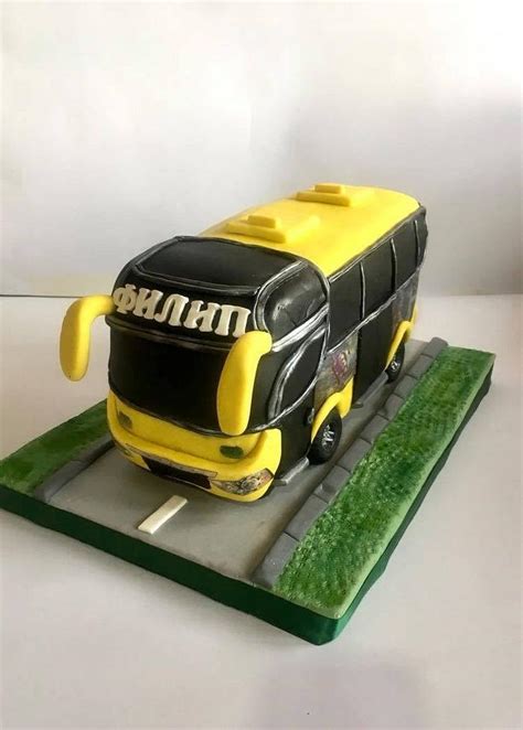 Bus cake - Decorated Cake by Ditsan - CakesDecor