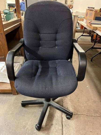 ADJUSTABLE HEIGHT OFFICE CHAIR - Isabell Auction