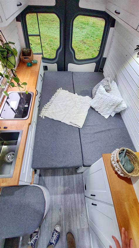 Ausziehbares Bett Im Sprinter Mercedes Camper Bus Camper Sprinter