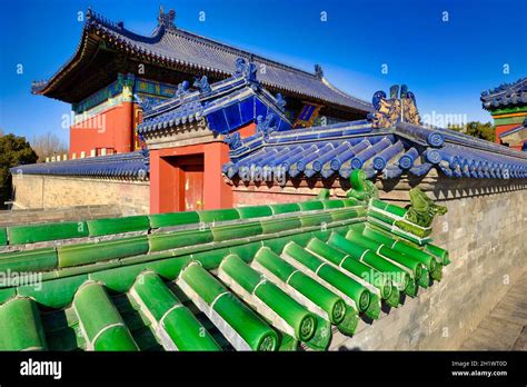 Roof tiles of a traditional Chinese building Stock Photo - Alamy