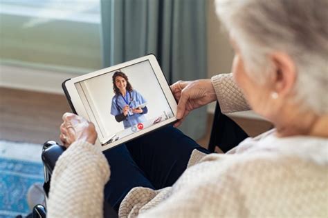 Sanitas Mayores Acerca Las Nuevas Tecnolog As A Las Personas Mayores