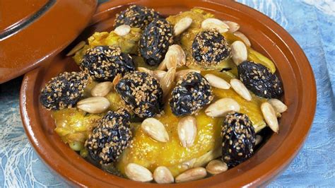 Tajine De Poulet Aux Amandes Et Pruneaux Secs Poulet Aux Amandes