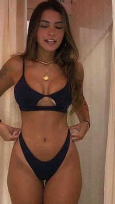 7 Hot Sexy Kika Edgar Bikini Pics